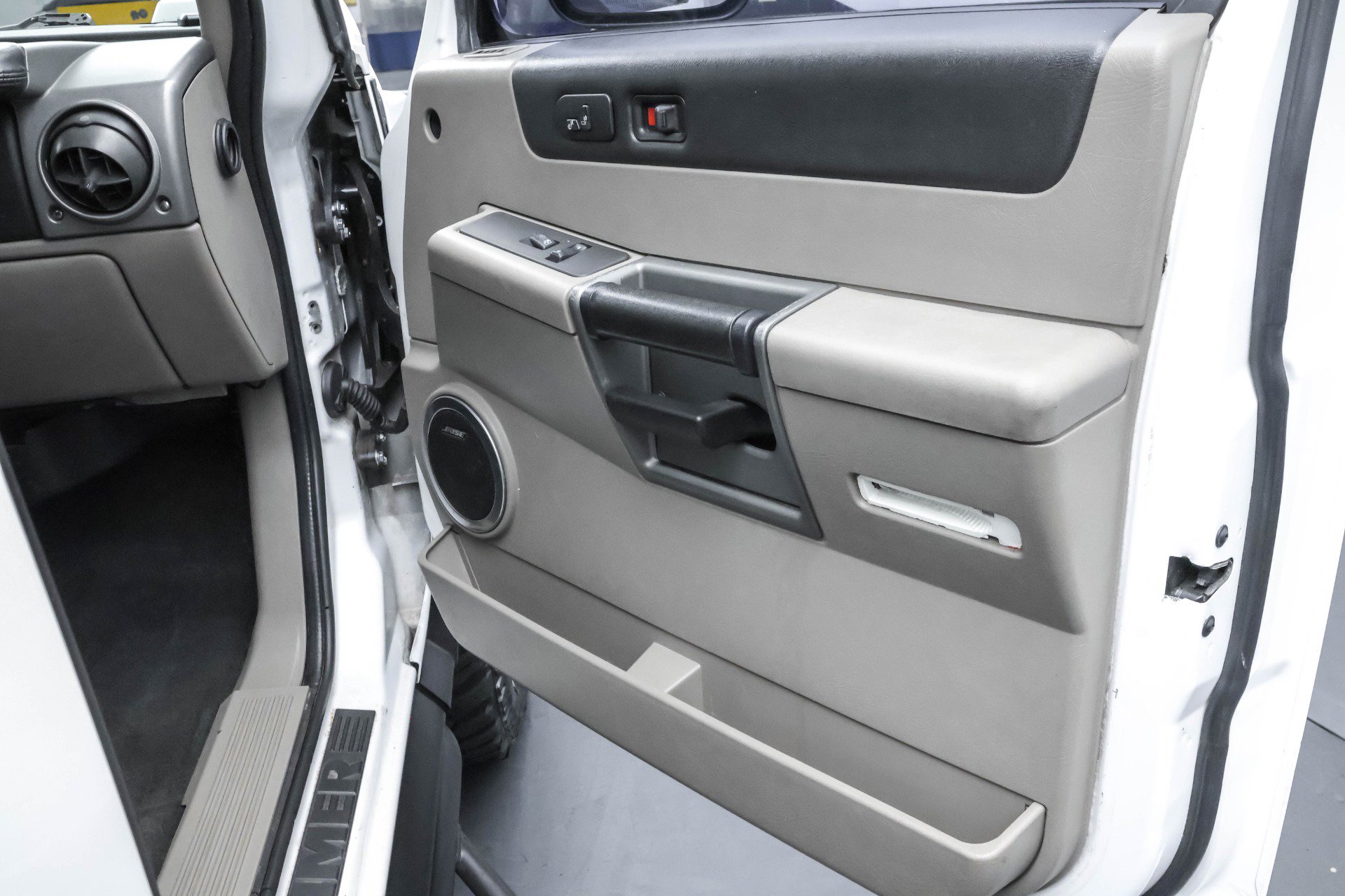 Used 2003 HUMMER H2 Luxury w/ Preferred Equipment Group image 16