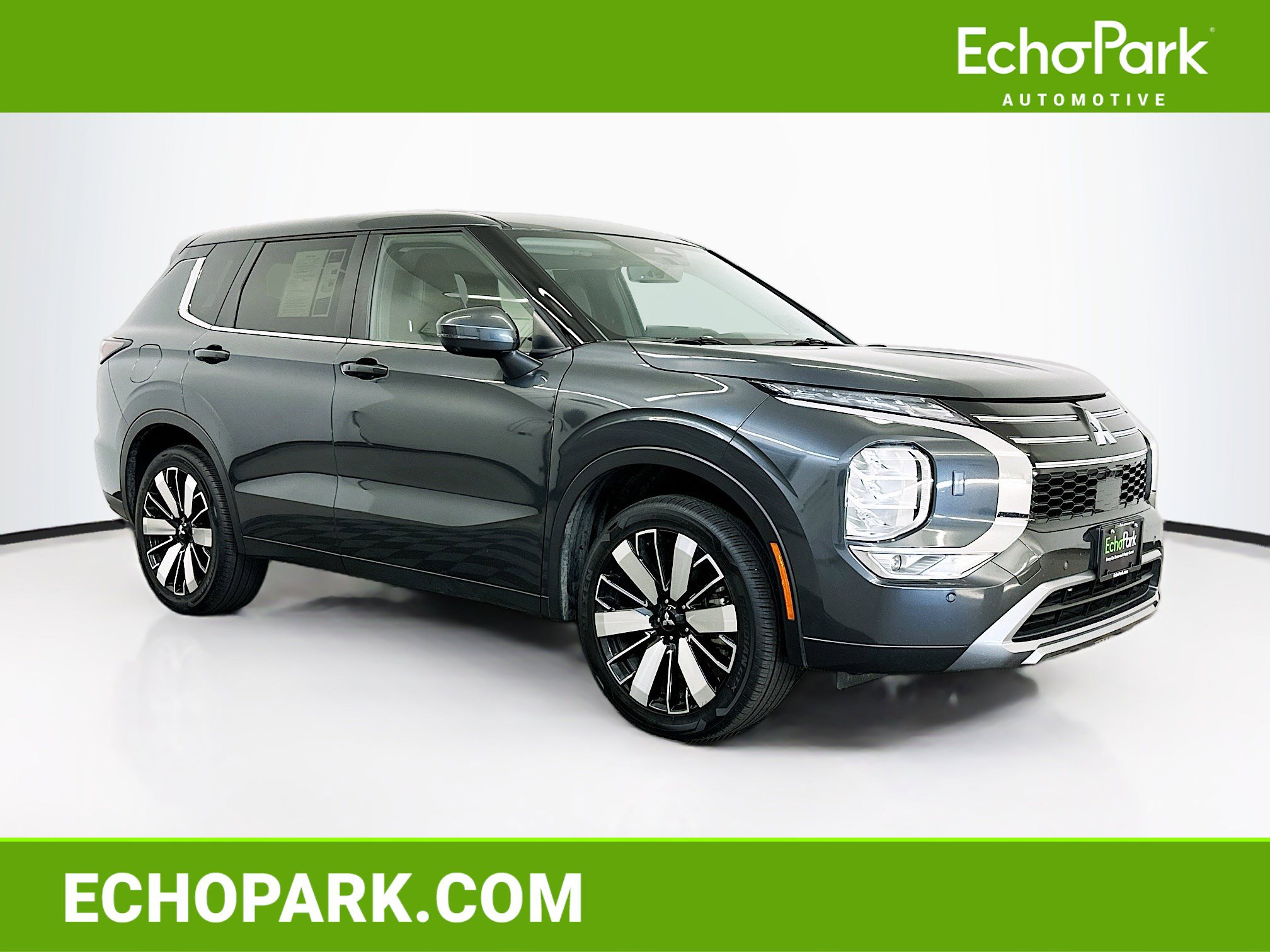 Used 2025 Mitsubishi Outlander SE image 1