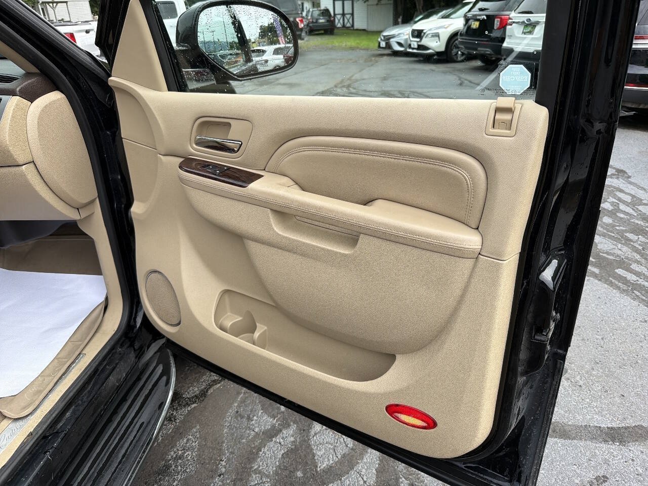 Used 2011 Cadillac Escalade EXT Luxury AWD/4WD image 27