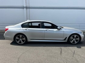 Used 2017 BMW 750i image 3