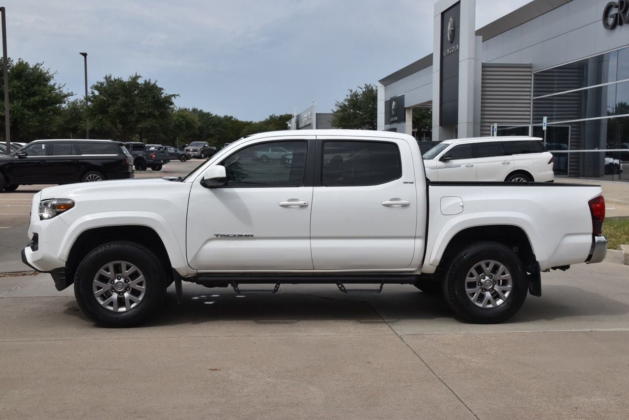 Used 2018 Toyota Tacoma SR5 AWD/4WD image 12