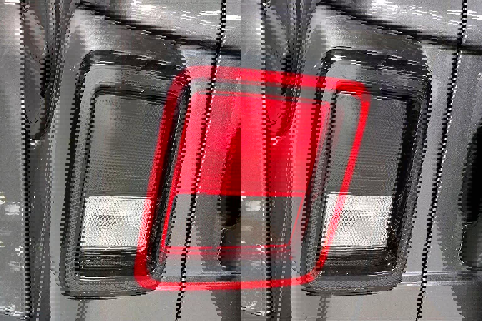 Used 2020 Jeep Wrangler Unlimited Sahara image 30