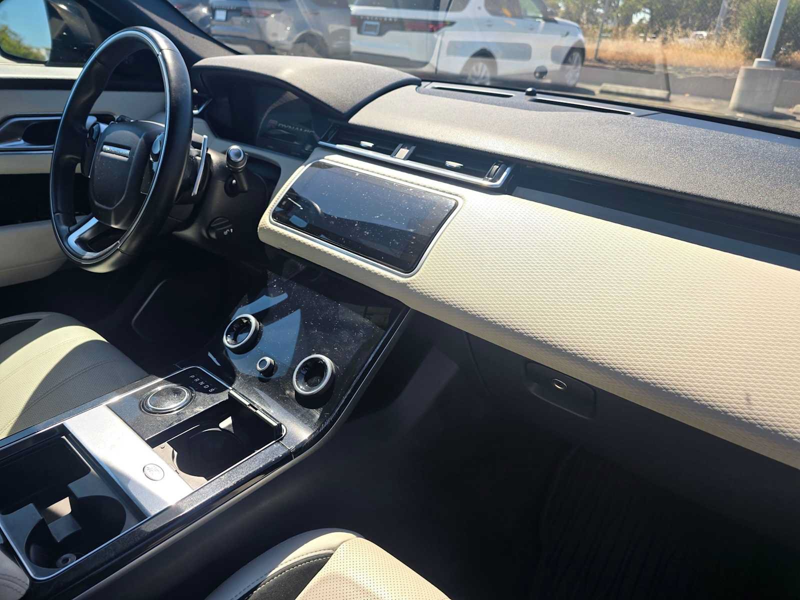 Used 2019 Land Rover Range Rover Velar R-Dynamic SE AWD/4WD image 11