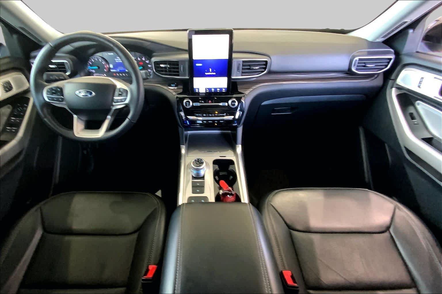 Used 2023 Ford Explorer Limited w/ Limited Technology Package RWD image 16