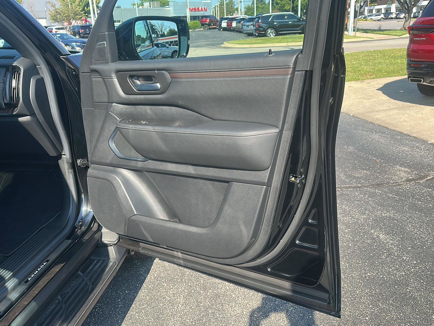 Used 2025 Nissan Armada Platinum w/ Convenience Package AWD/4WD image 10