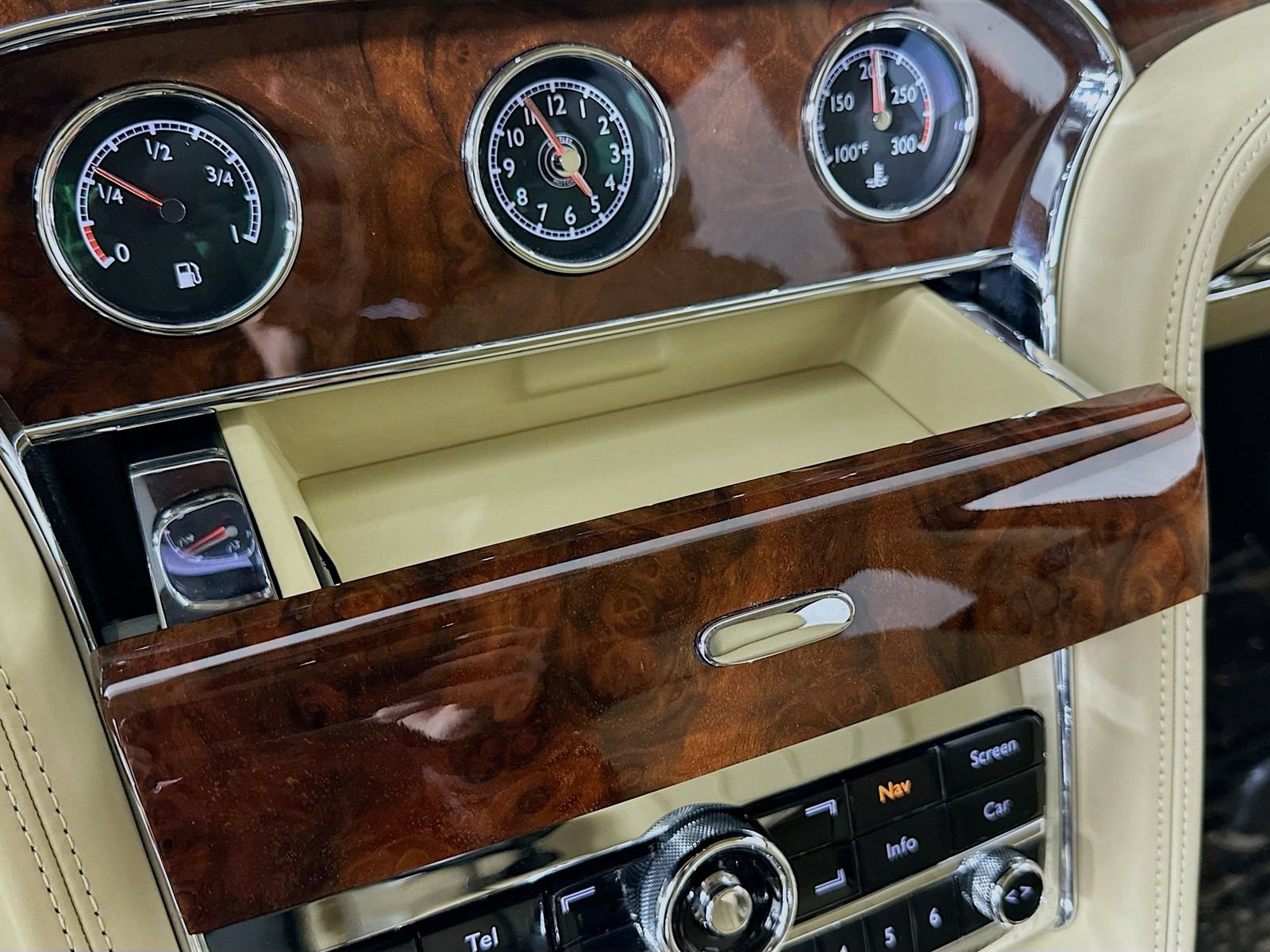 Used 2011 Bentley Mulsanne RWD image 53