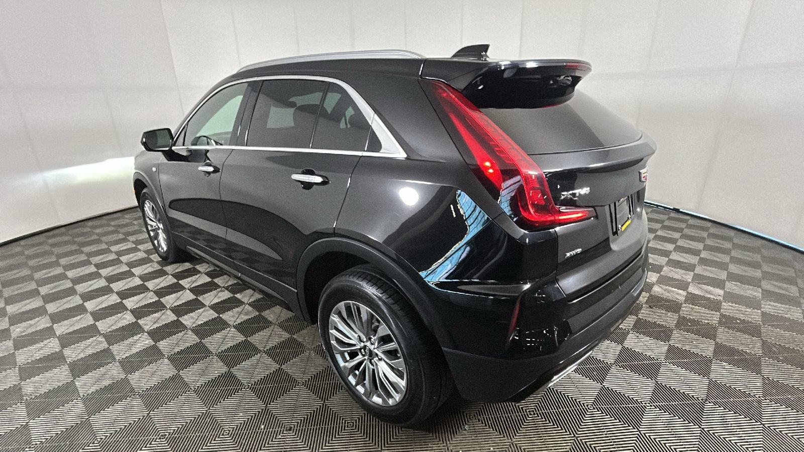 Used 2024 Cadillac XT4 Premium Luxury AWD/4WD image 5