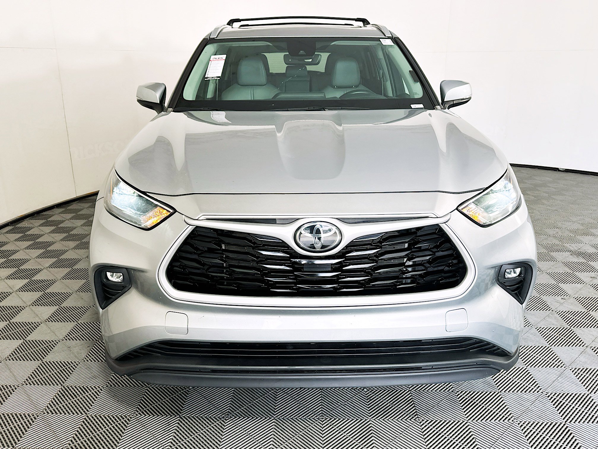 Used 2023 Toyota Highlander XLE FWD image 8