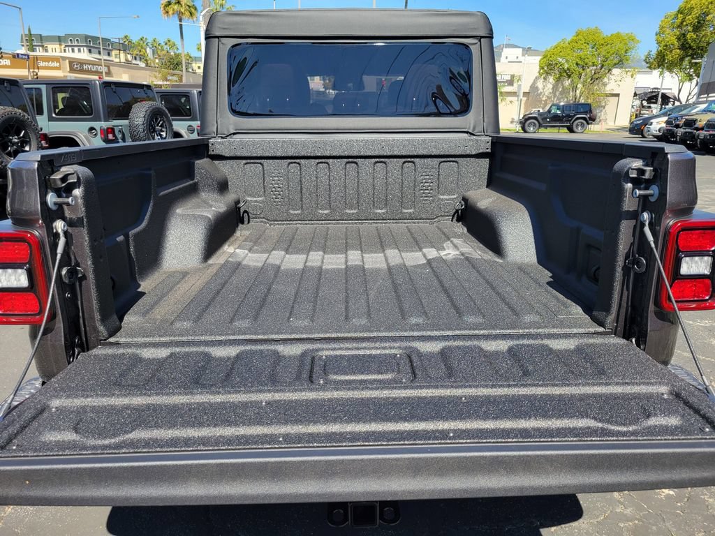 New 2026 Jeep Gladiator Rubicon w/ Safety Group AWD/4WD image 18