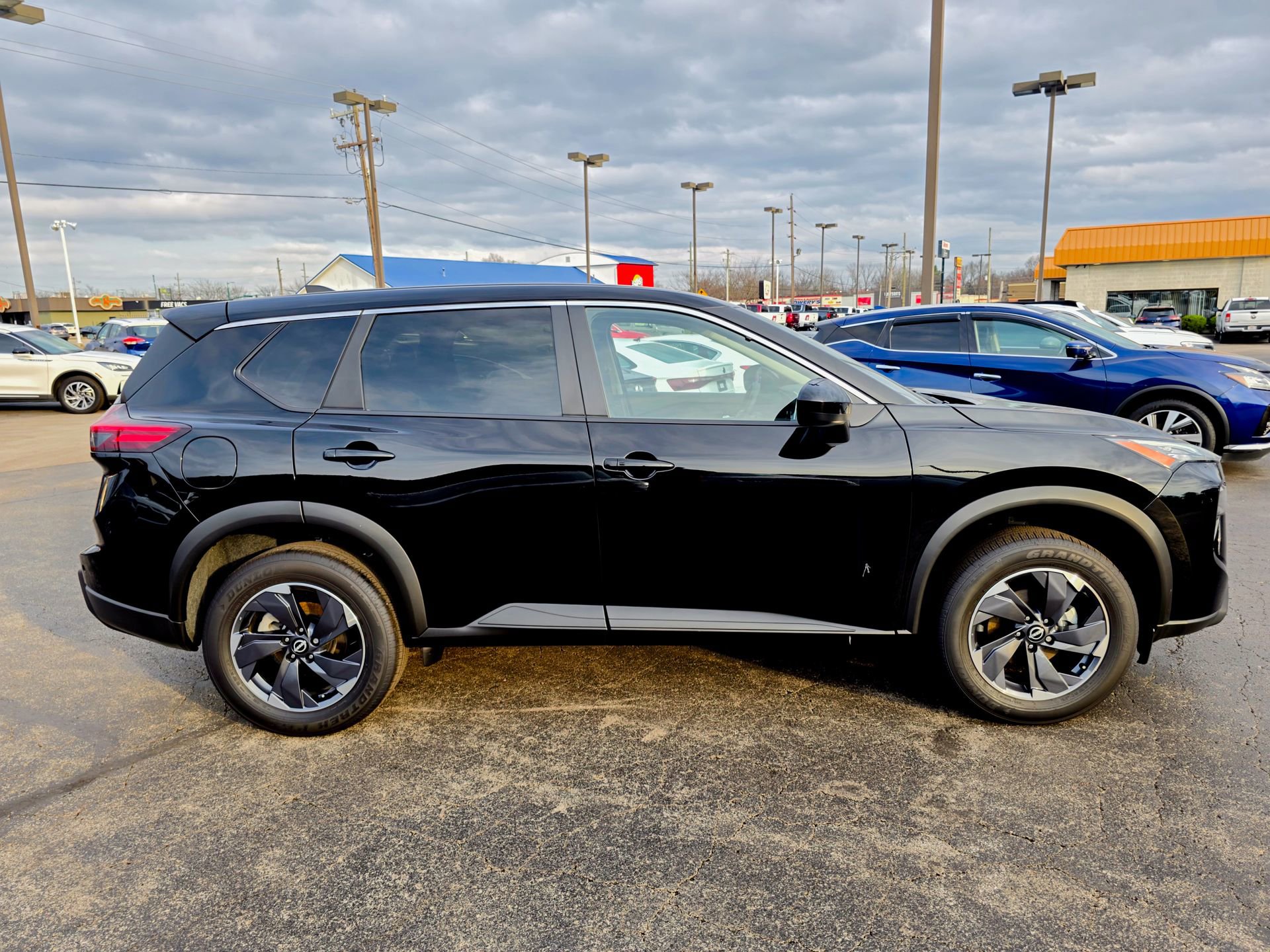 Used 2025 Nissan Rogue SV image 22