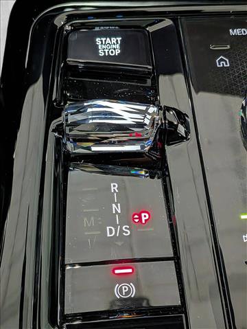 Used 2026 BMW 550e xDrive w/ Executive Package image 15