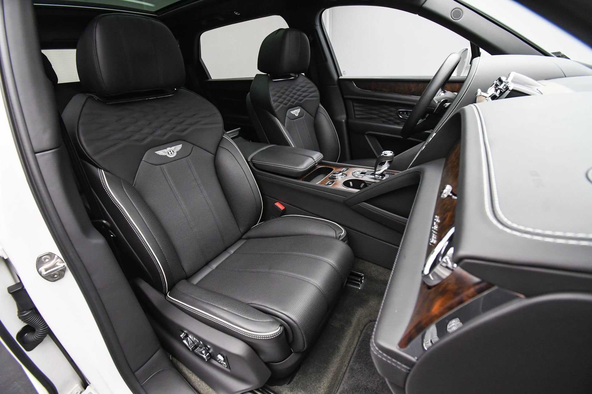 Used 2023 Bentley Bentayga Extended Wheelbase image 18