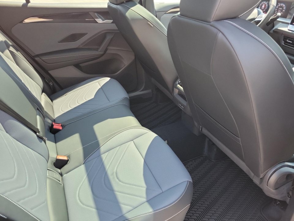 New 2026 Volkswagen Tiguan SE R-Line FWD image 29