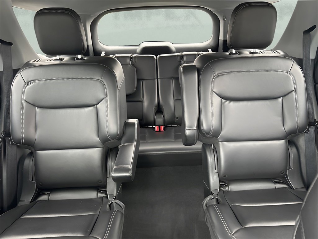 Used 2022 Ford Explorer XLT w/ Equipment Group 202A image 11