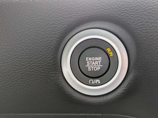 Used 2026 Chrysler Pacifica Select FWD image 33