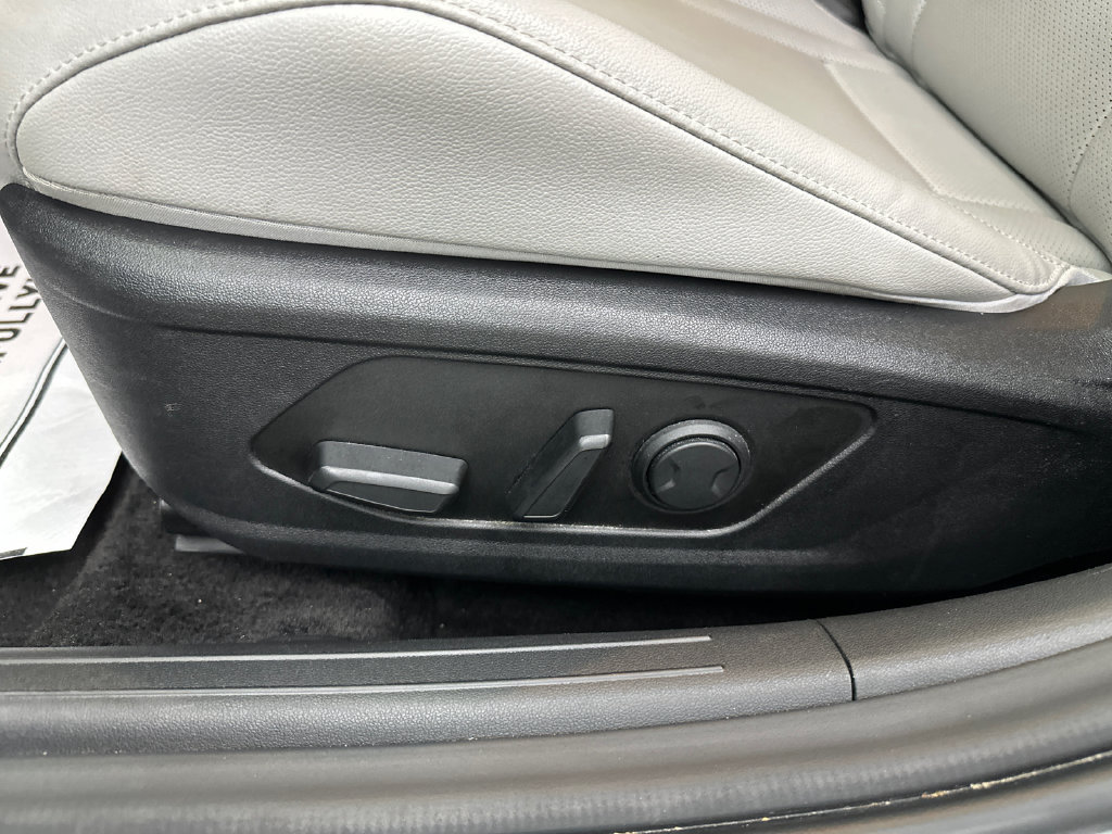 Used 2025 Hyundai Elantra Limited FWD image 10