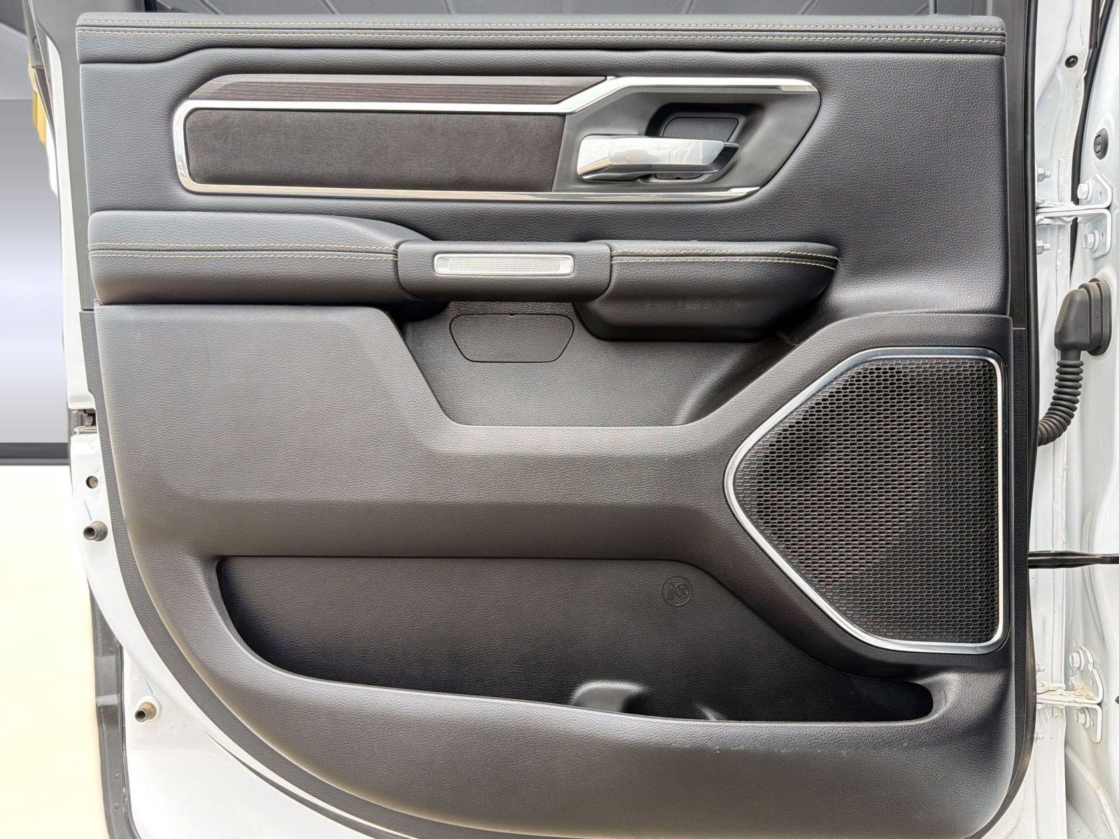 Used 2025 RAM 1500 Laramie w/ Sport Appearance Package image 26