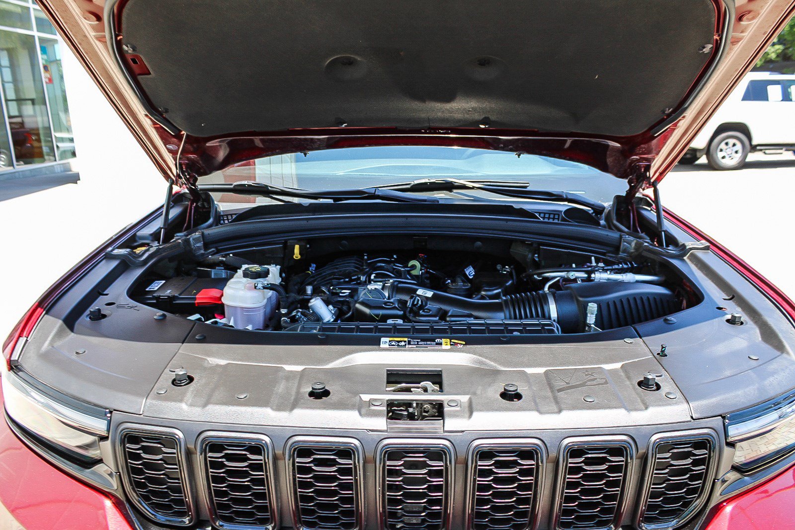 Used 2025 Jeep Grand Cherokee Altitude RWD image 29