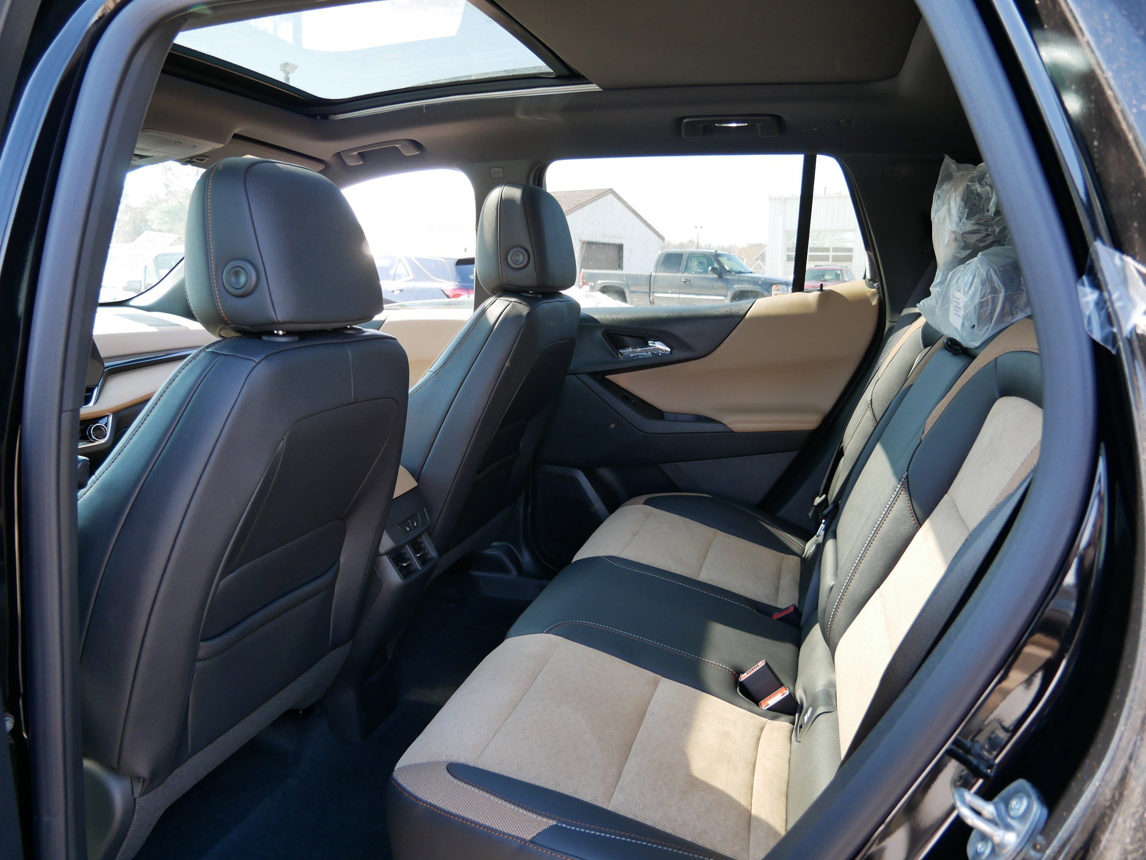 New 2026 Chevrolet Equinox ACTIV w/ Convenience Package III AWD/4WD image 12