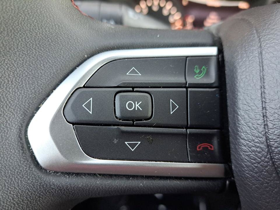 Used 2025 Jeep Compass Trailhawk AWD/4WD image 32