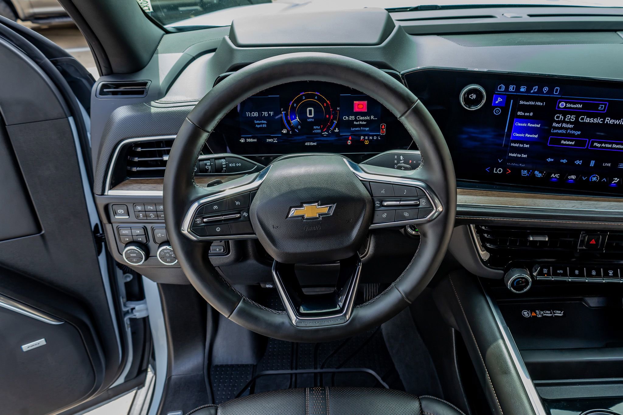 Used 2026 Chevrolet Suburban High Country AWD/4WD image 19