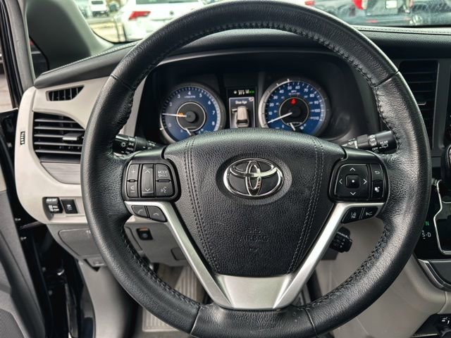 Used 2019 Toyota Sienna XLE image 16
