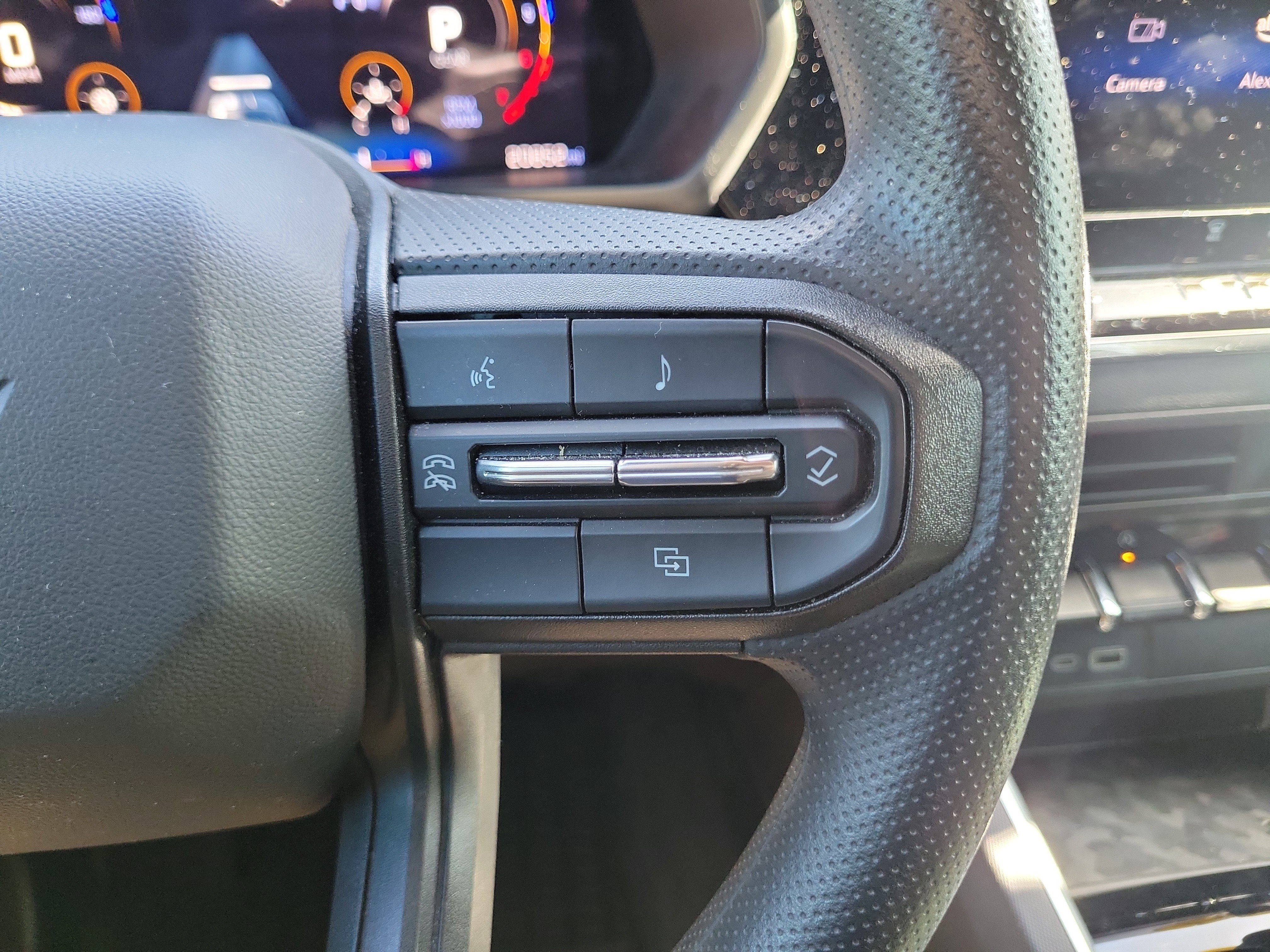 Used 2024 Chevrolet Colorado Trail Boss w/ Technology Package AWD/4WD image 27