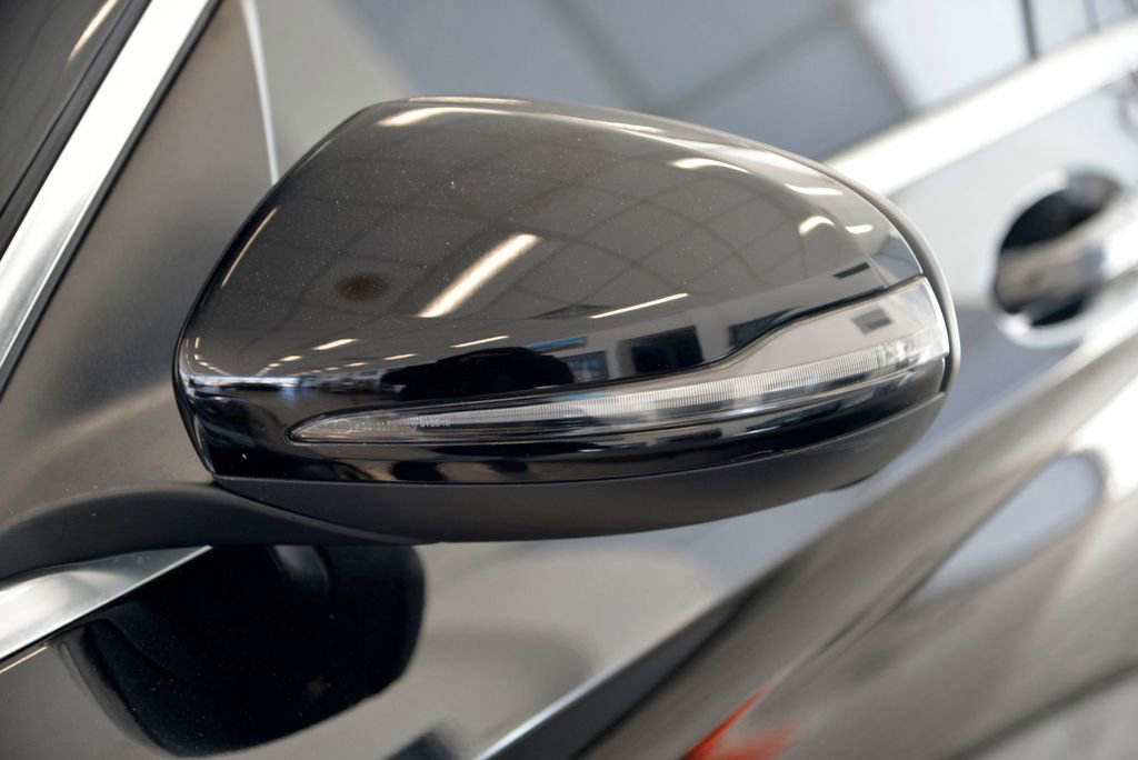 Used 2018 Mercedes-Benz GLC 300 4MATIC image 12