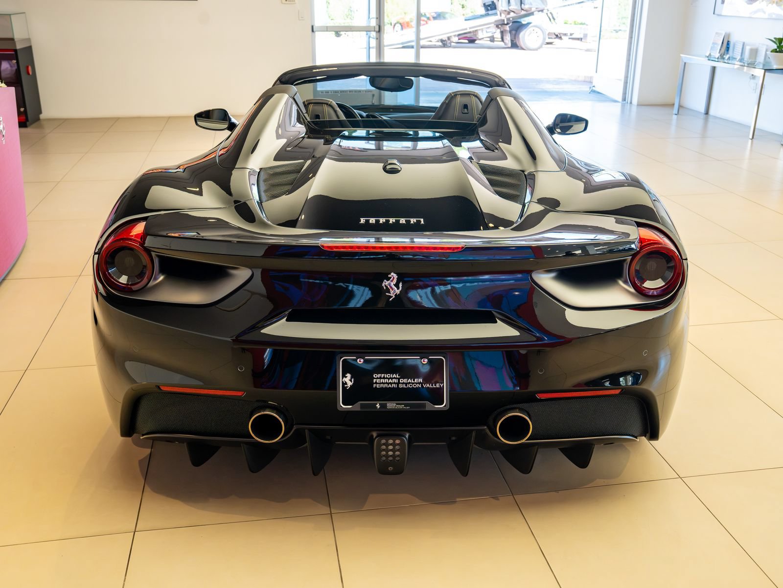 Used 2018 Ferrari 488 Spider RWD image 5