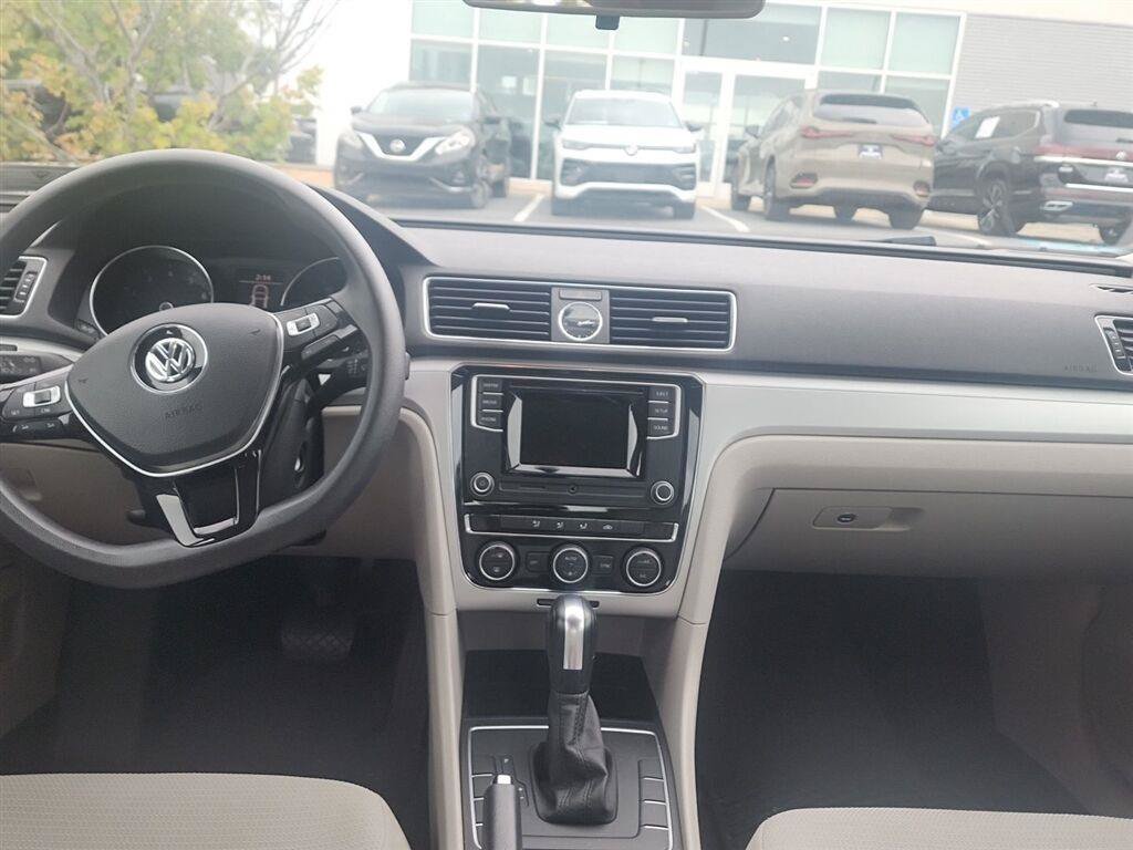 Used 2016 Volkswagen Passat 1.8T S FWD image 9