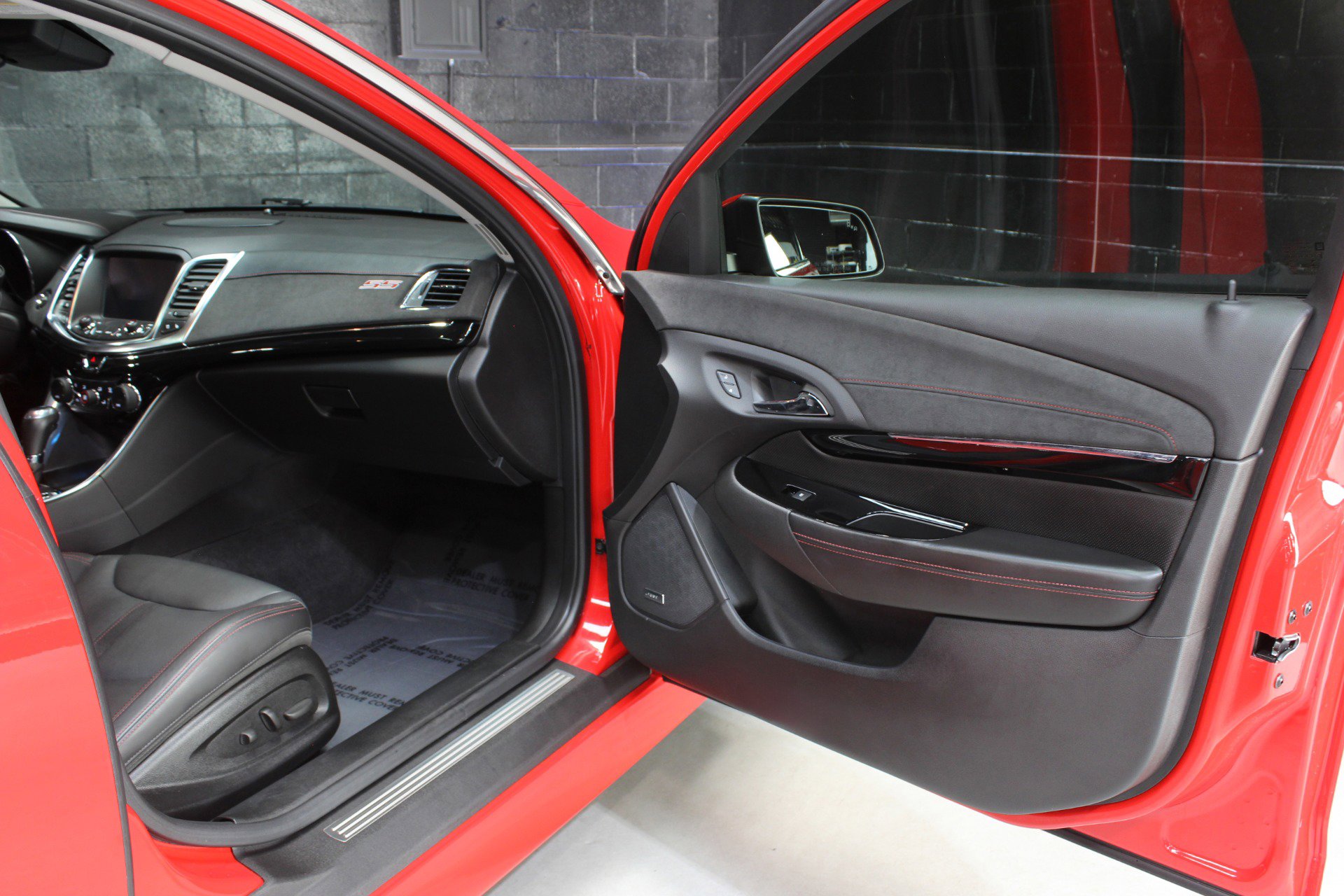 Used 2014 Chevrolet SS RWD image 33