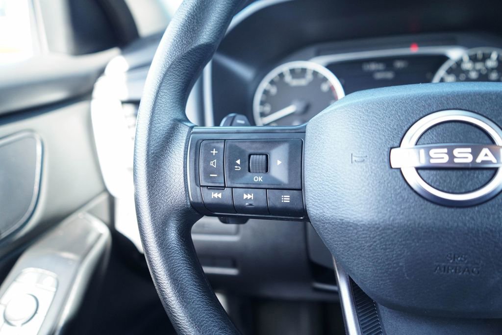 Used 2025 Nissan Rogue S image 26