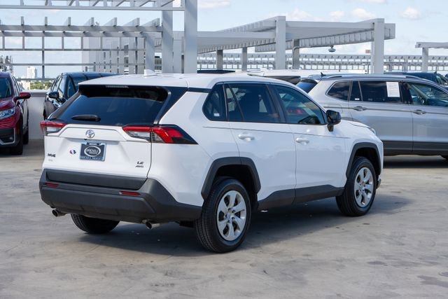 Used 2022 Toyota RAV4 LE AWD/4WD image 6
