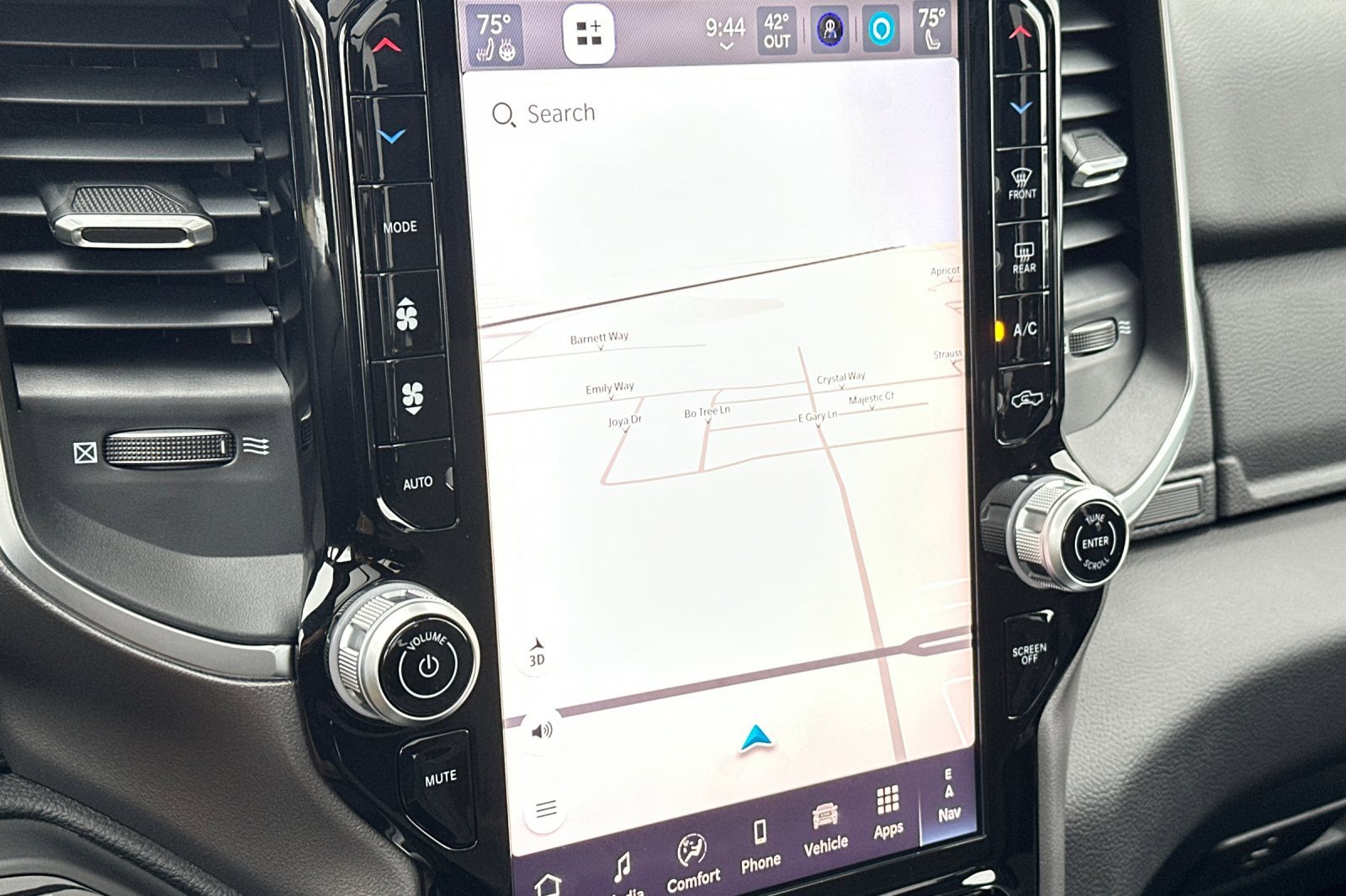 New 2026 RAM 1500 4x4 Crew Cab image 19