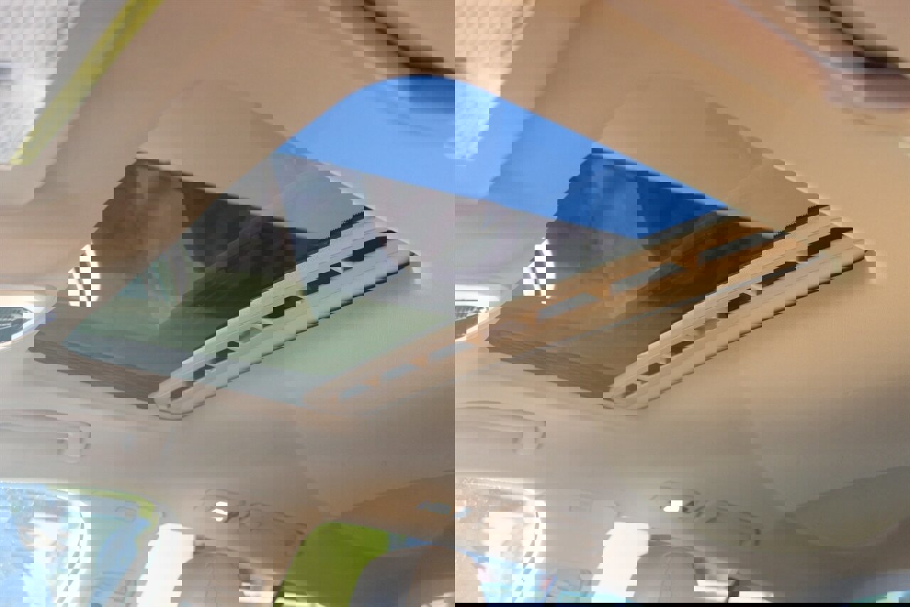 Used 2015 Porsche Panamera 4 image 21