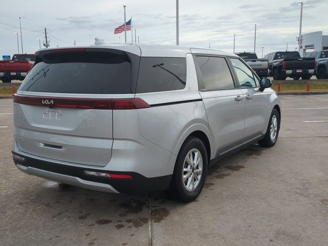 Used 2023 Kia Carnival LX image 5