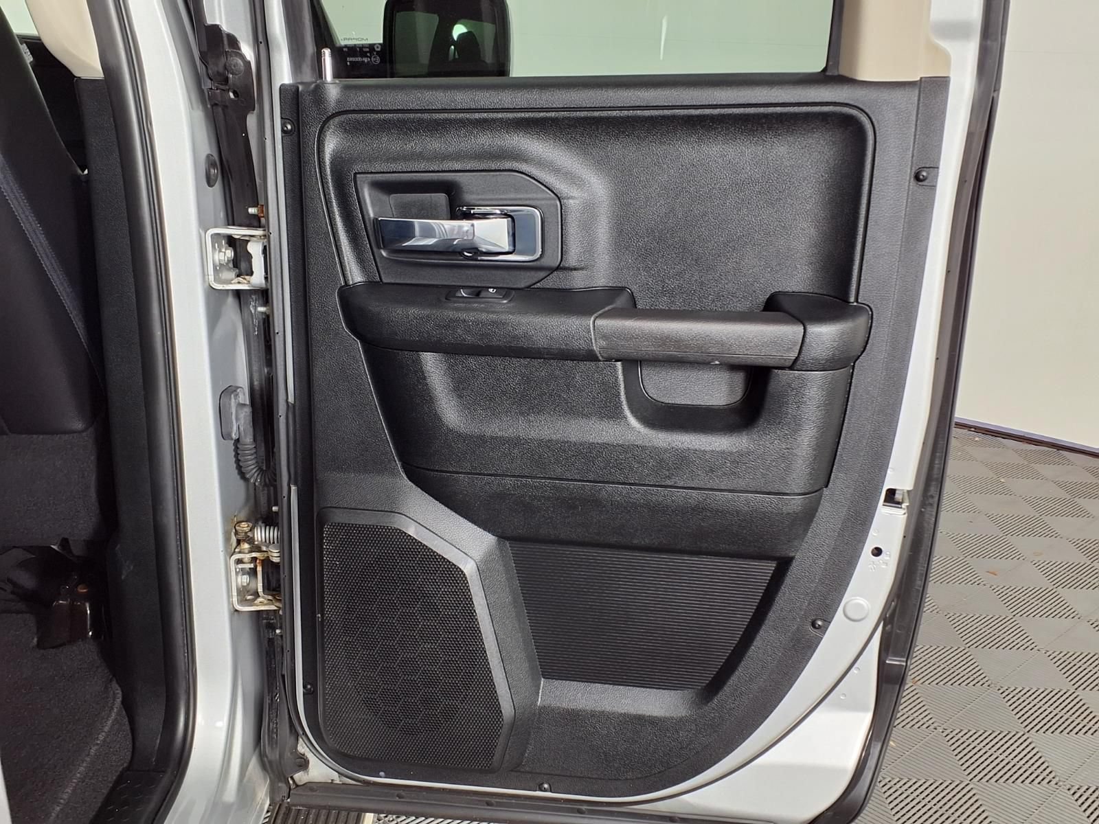 Used 2018 RAM 1500 Laramie RWD image 11