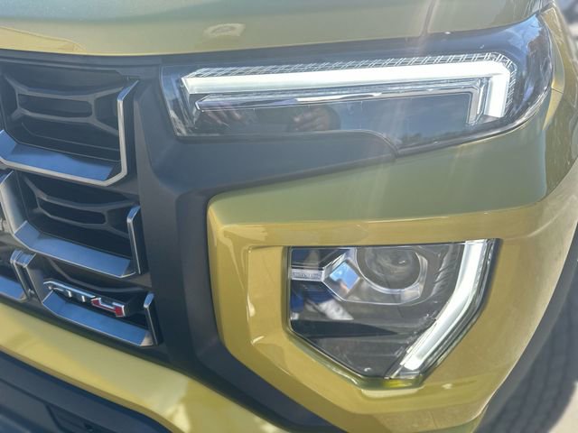 Used 2023 GMC Canyon AT4 w/ AT4 Premium Package image 9