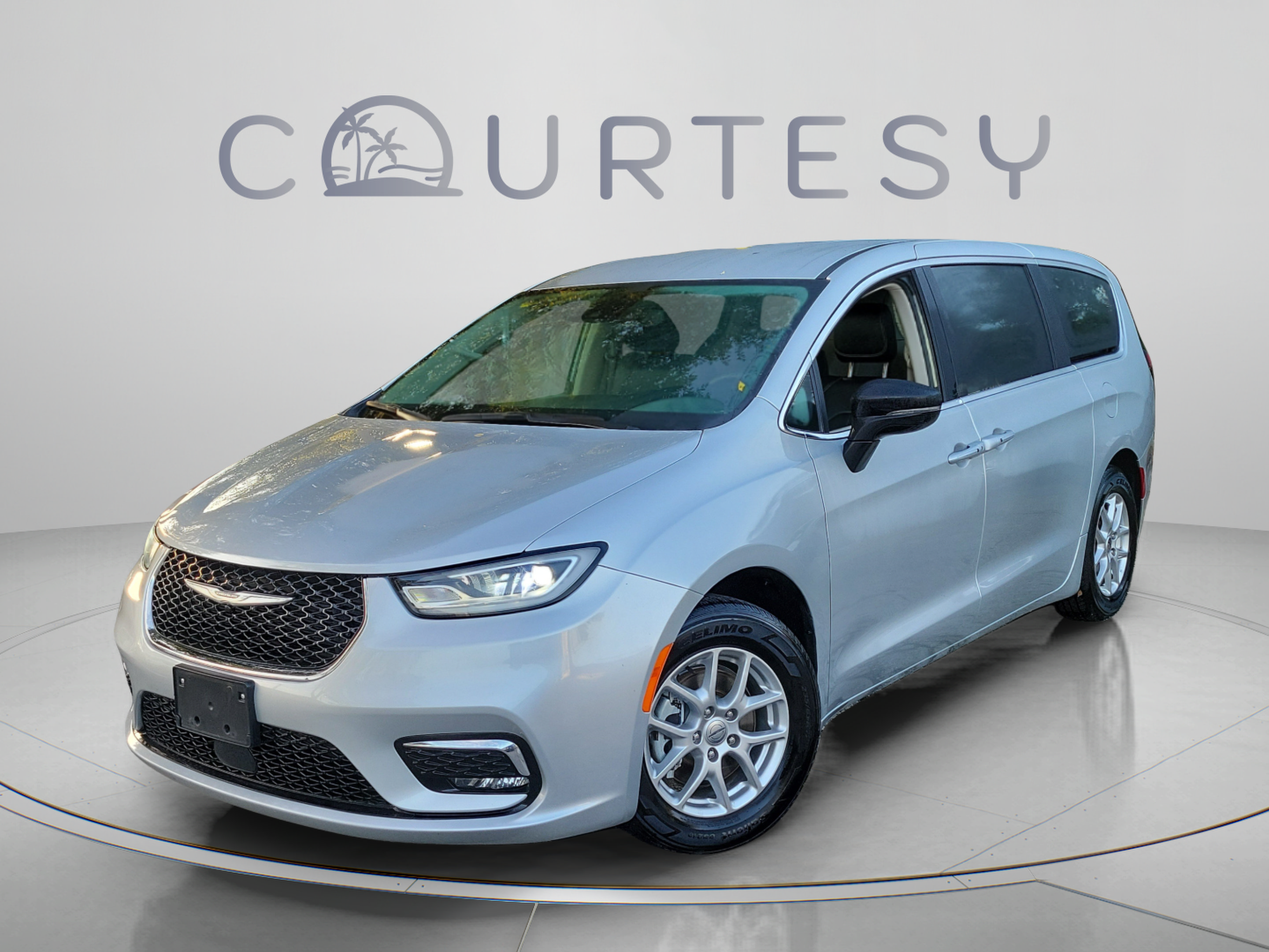 Used 2024 Chrysler Pacifica Touring-L