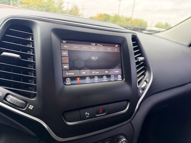 Used 2020 Jeep Cherokee Latitude Plus AWD/4WD image 37