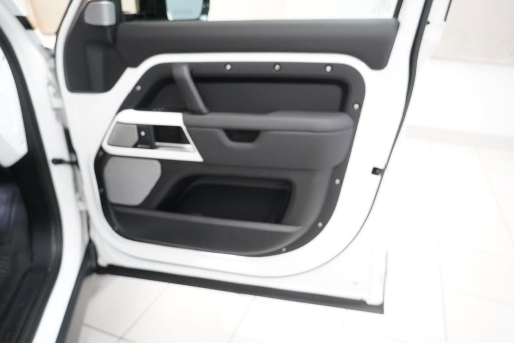 Used 2024 Land Rover Defender 130 S image 14