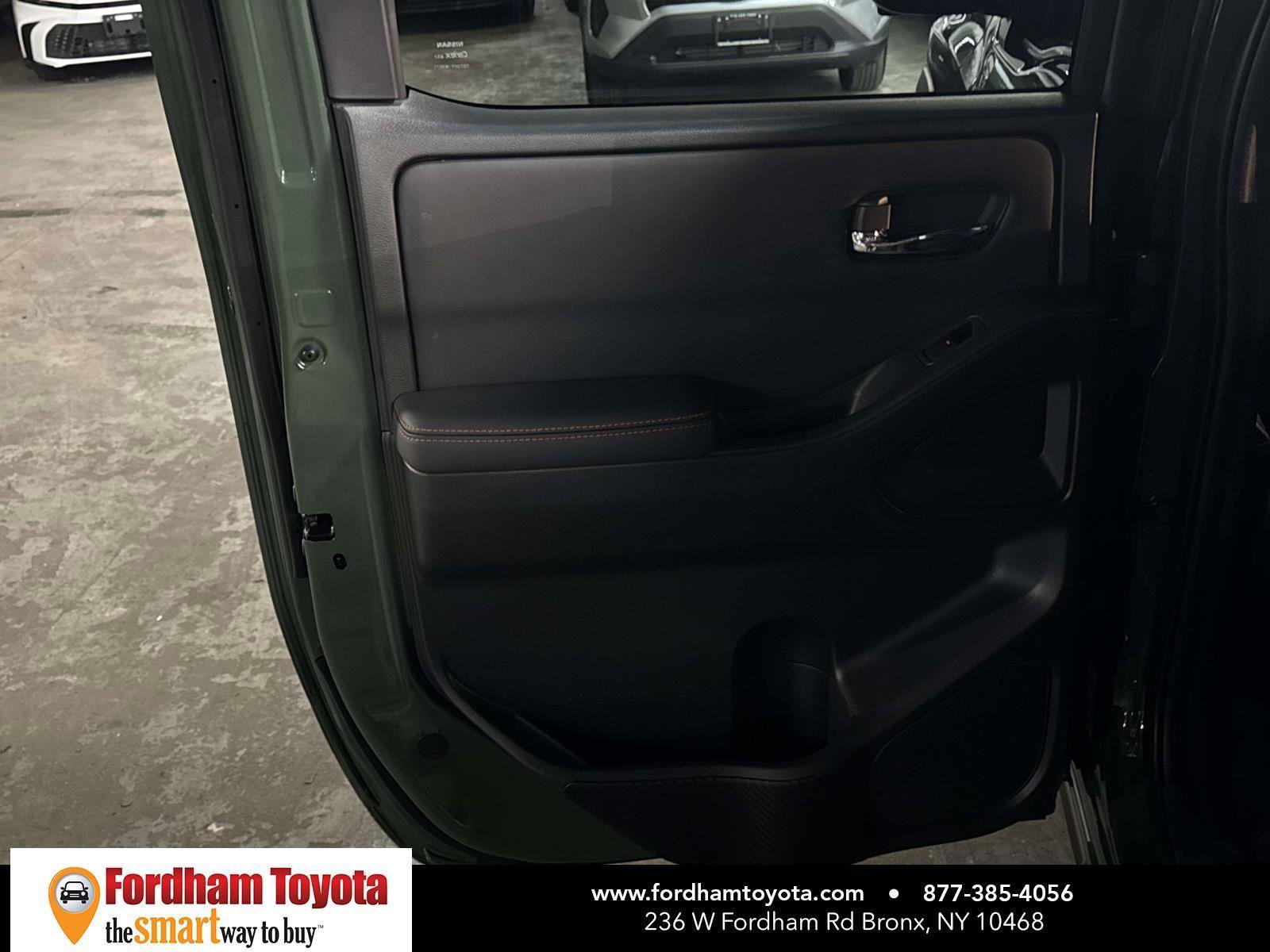 Used 2022 Nissan Frontier PRO-4X image 11