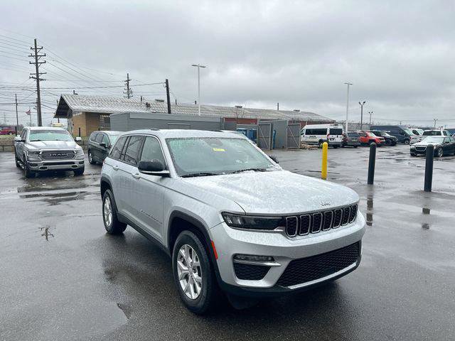Certified 2023 Jeep Grand Cherokee Limited AWD/4WD image 11
