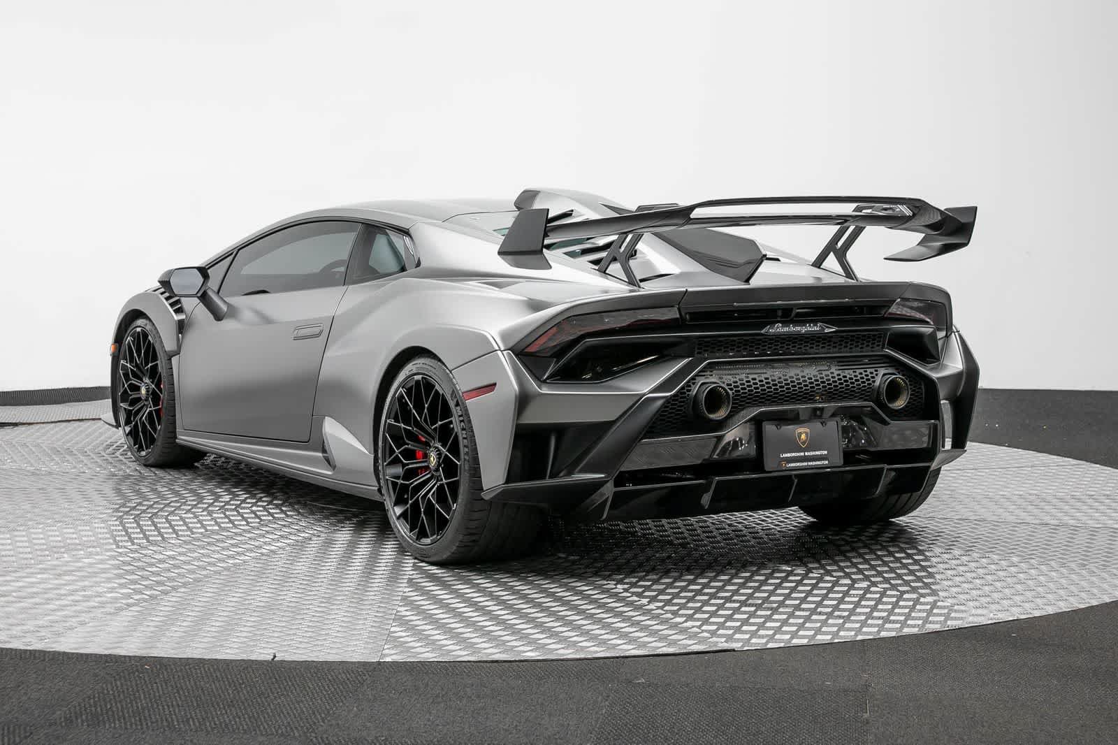 Used 2022 Lamborghini Huracan STO RWD image 4