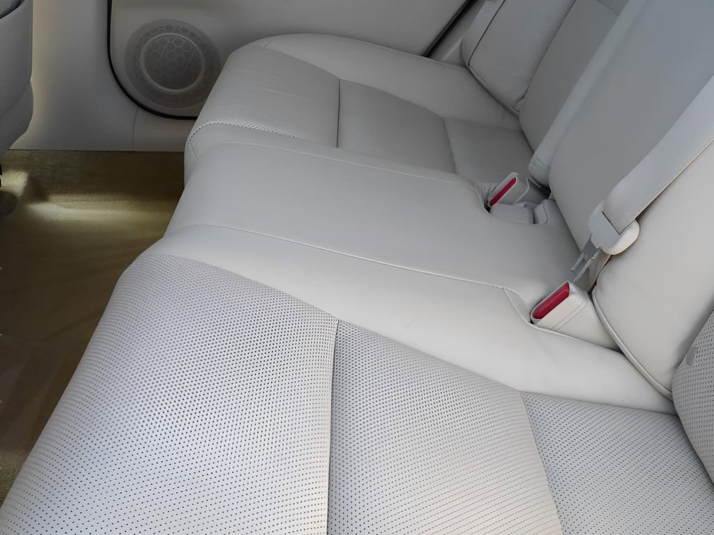 Used 2013 Lexus ES 300h w/ Luxury Pkg image 21