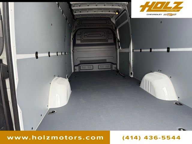 Used 2024 Mercedes-Benz eSprinter 170 Cargo image 7