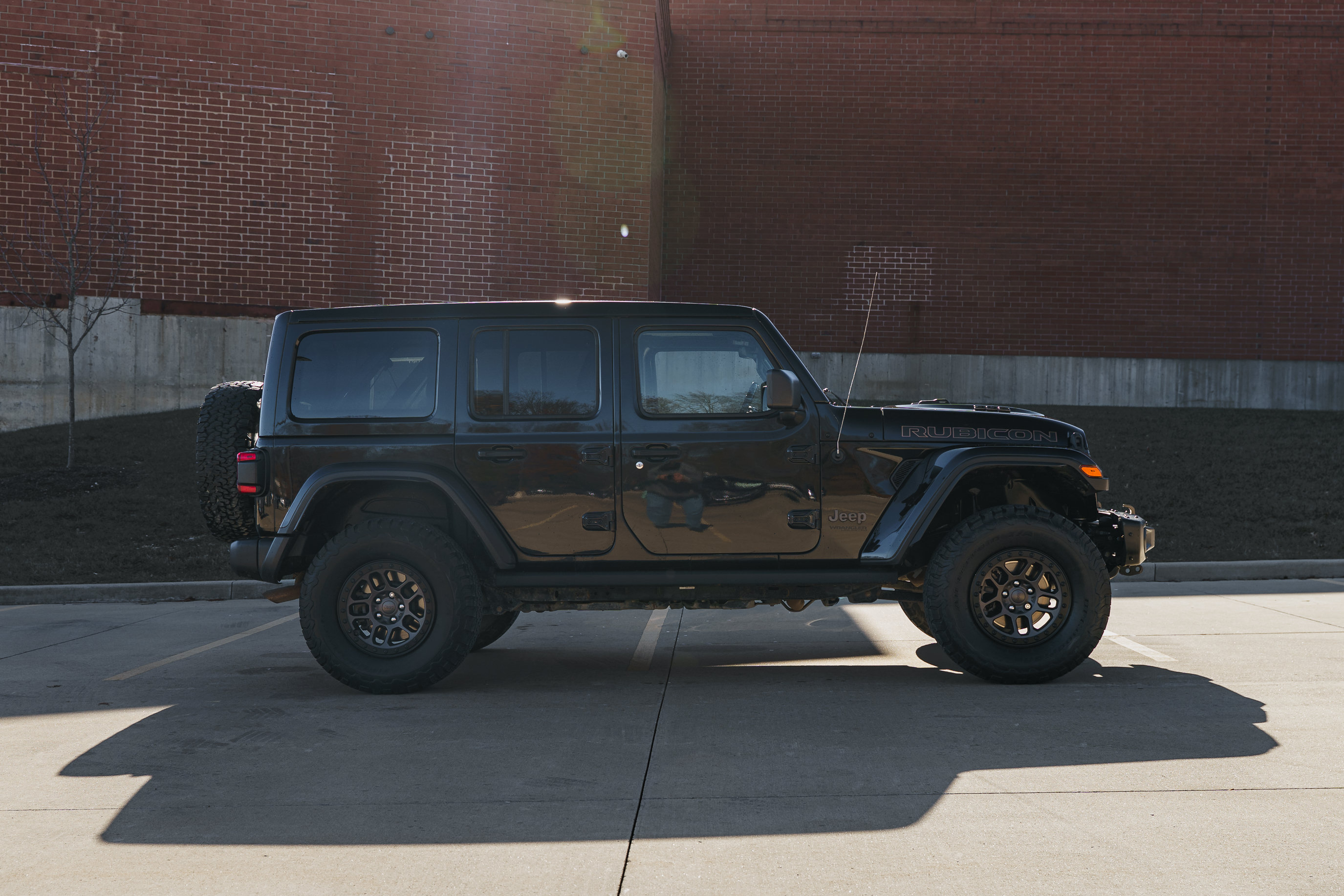 Used 2021 Jeep Wrangler Unlimited Rubicon w/ Xtreme Recon 35" Tire Package AWD/4WD image 3