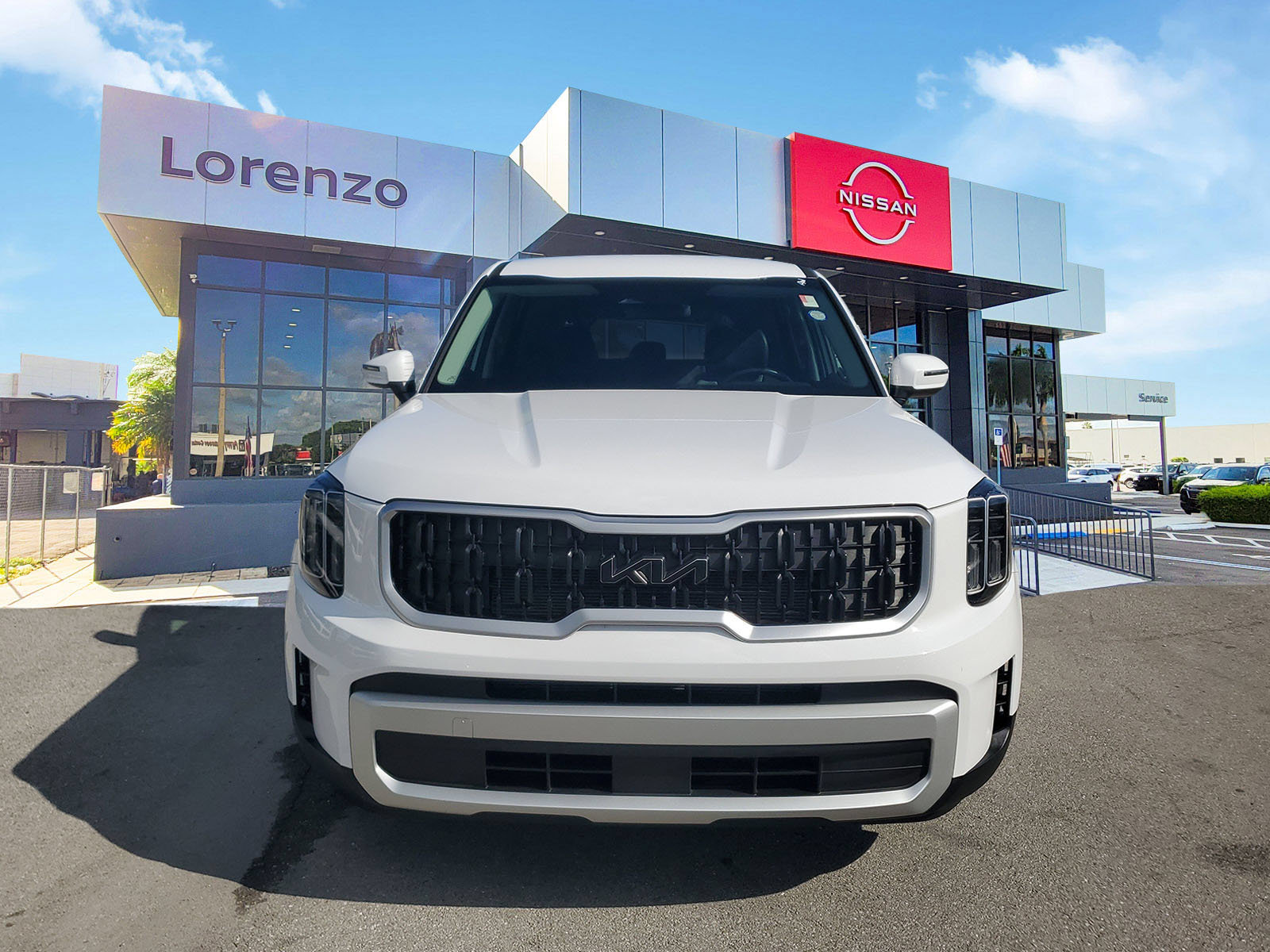 Used 2024 Kia Telluride LX FWD image 2