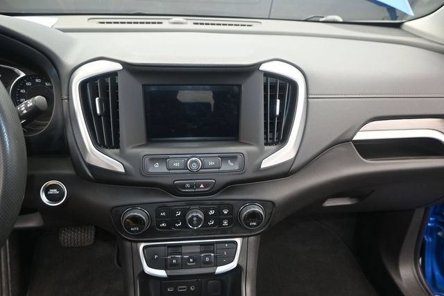 Used 2024 GMC Terrain SLE w/ Driver Convenience Package FWD image 10
