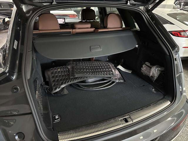 Used 2023 Audi Q5 e Premium Plus w/ Premium Plus Package AWD/4WD image 9